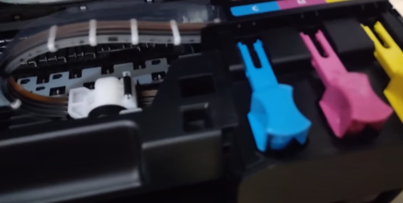 With Spill-Resistant Ink Bottles, you can refill PIXMA G2021 mess free